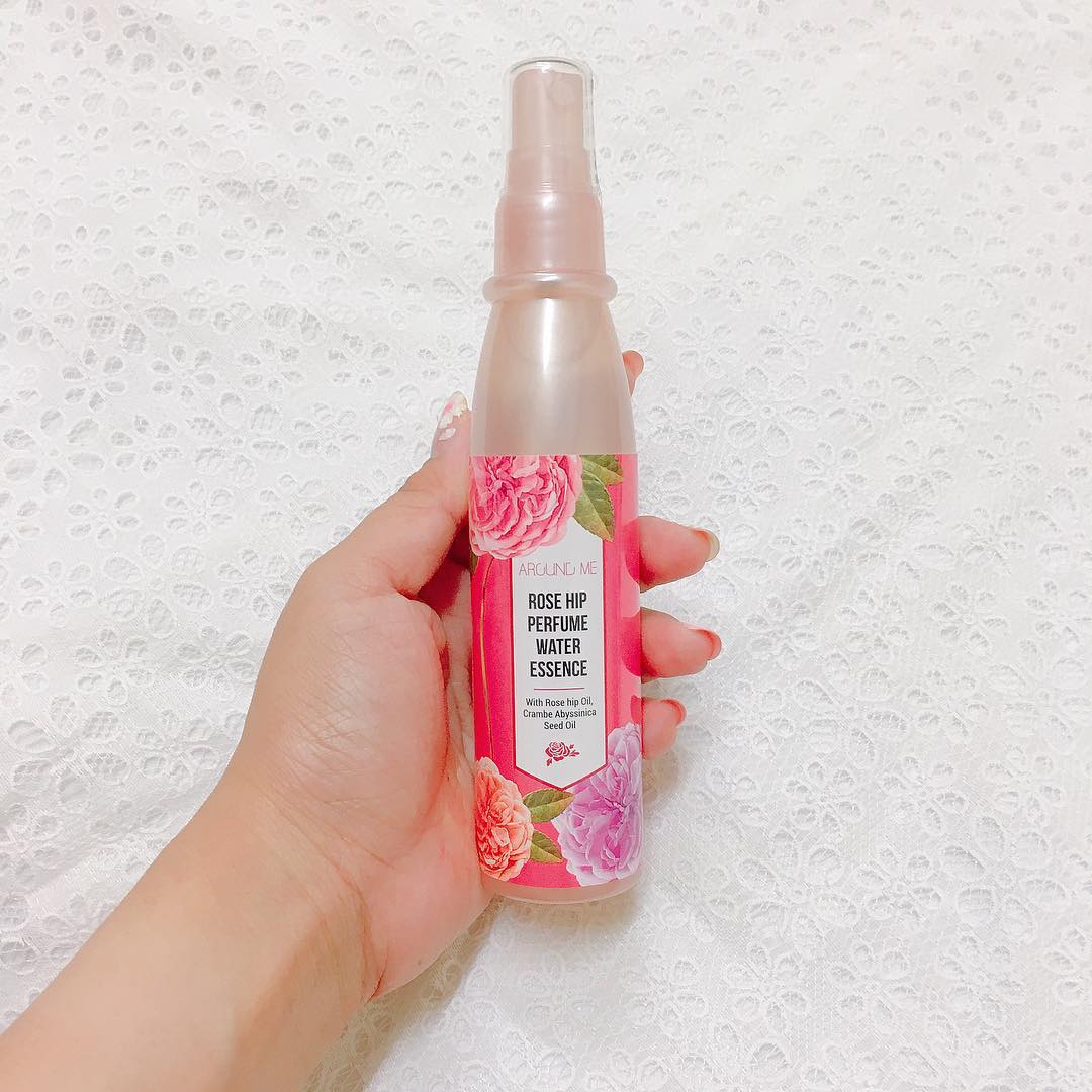 Xịt dưỡng tóc hoa hồng Around Me Rose Hip Perfume Water Essence Hàn Quốc 200ml tặng kèm móc khoá