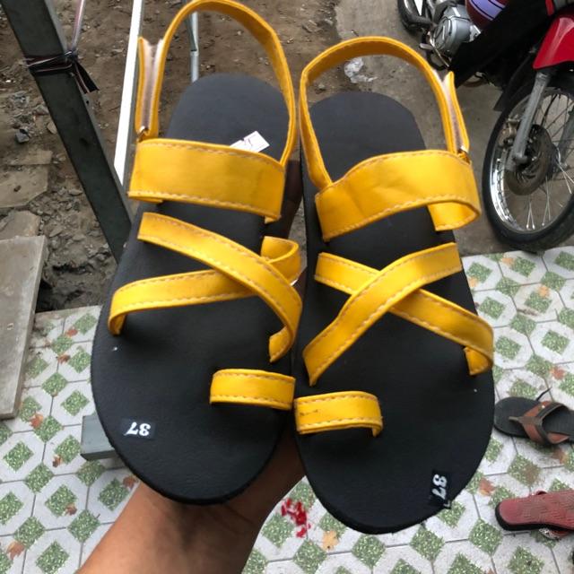 Sandal nữ sandal đồng nai ( đế đen quai vàng )size từ 35 nữ đến 40 nữ size khác ib chọn thêm