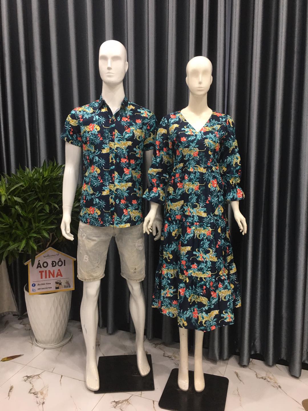 Mẫu chụp tại shop - váy áo đôi nam nữ họa tiết đi biển nhà Tina