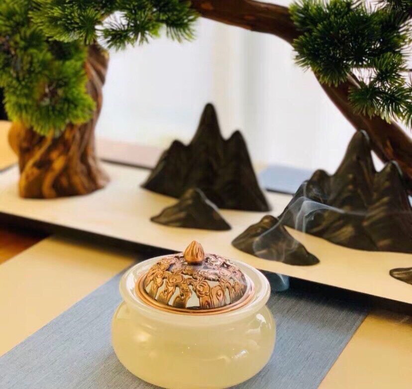 Lư xông trầm hương đá ngọc hoàng long