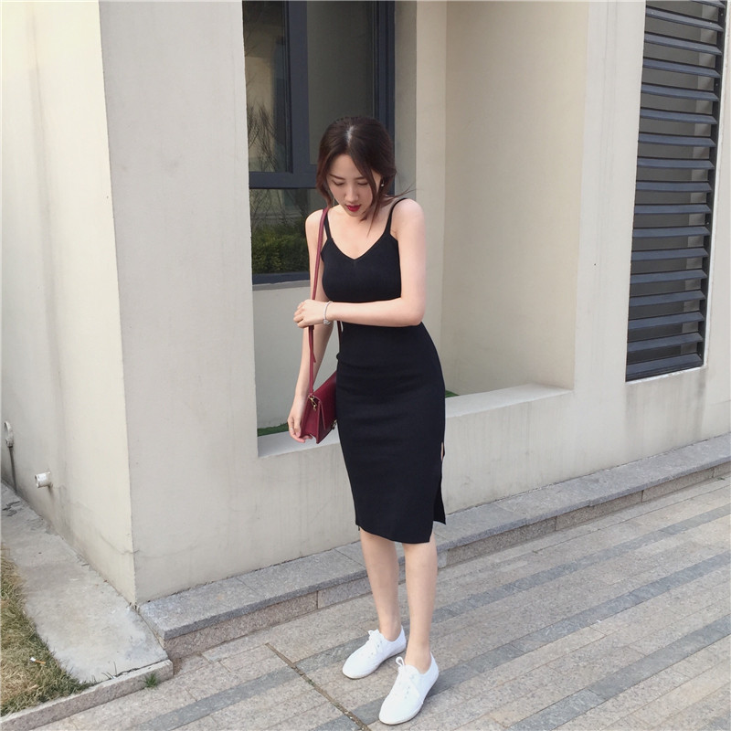 Váy Ngắn Hai Dây Xẻ Bên