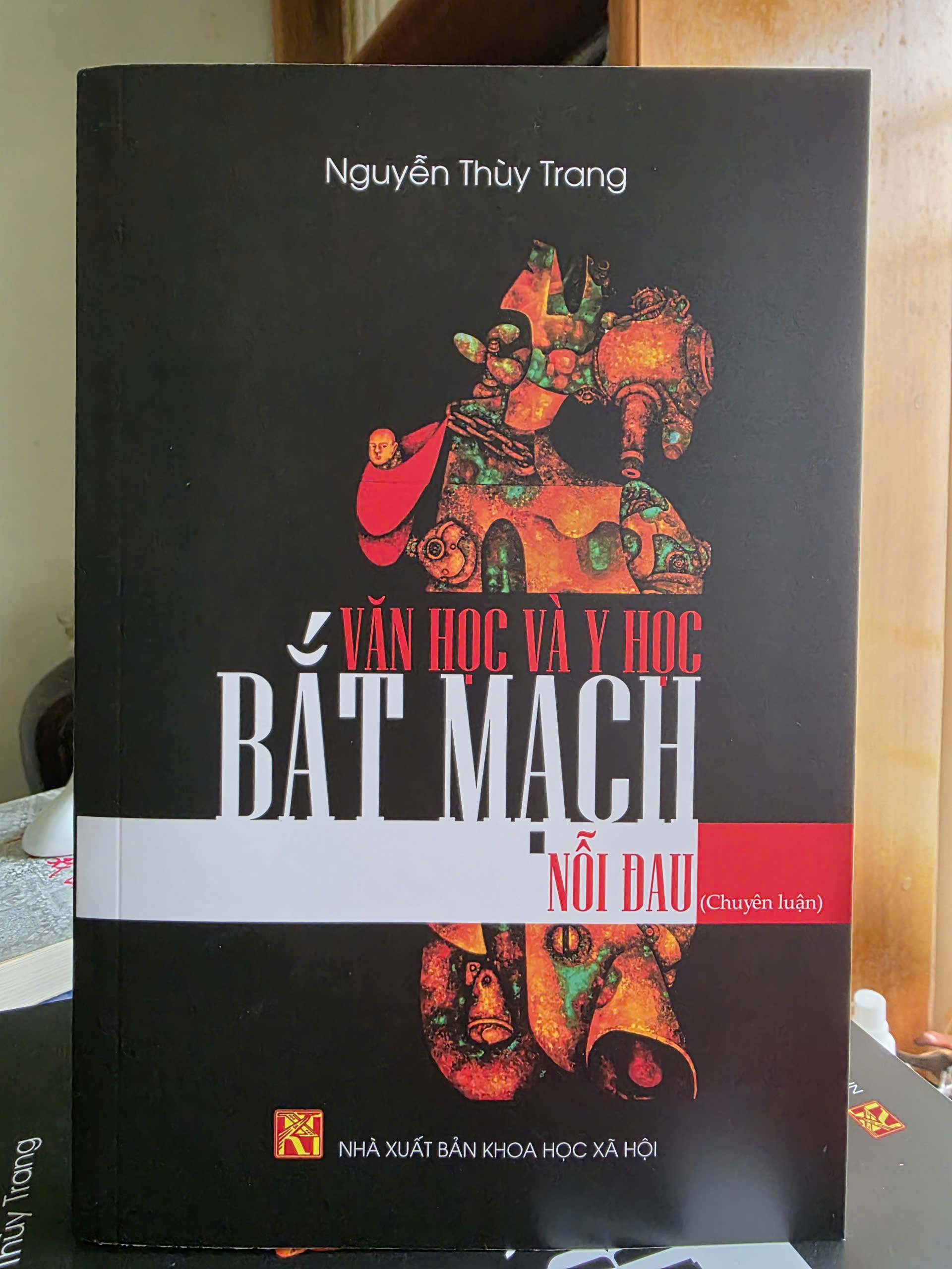 VĂN HỌC VÀ Y HỌC - Bắt mạch nỗi đau - Nguyễn Thùy Trang