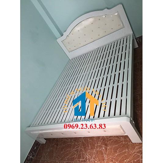 Giường sắt hộp cao cấp màu trắng kem kích thước ngang 1m6x2m