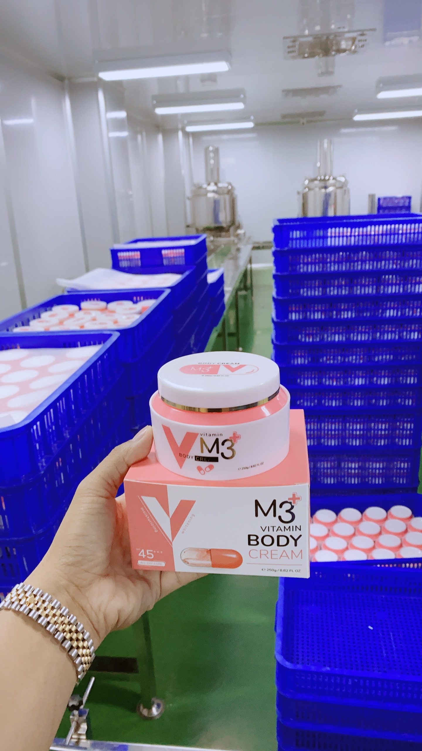 M3+ Vitamin Body Cream 250g - Kem Dưỡng Trắng Da Toàn Thân Ngày Và Đêm