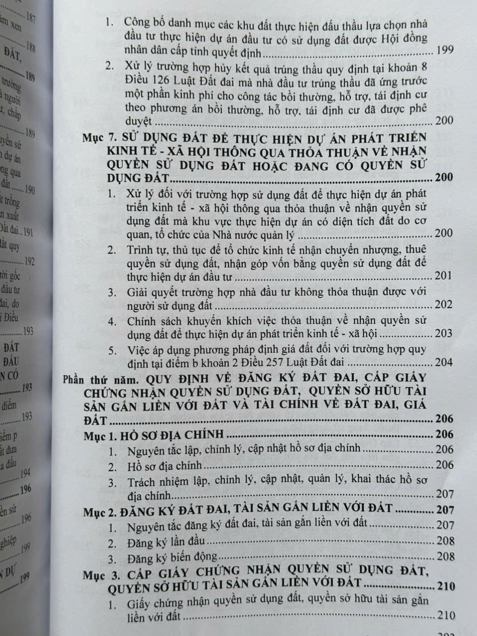 Sách Quy Định Chi Tiết Thi Hành Luật Đất Đai, Đăng Ký Đất Đai, Tài Sản Gắn Liền Với Đất, Cấp Giấy Chứng Nhận Quyền Sử Dụng Đất - V2521T