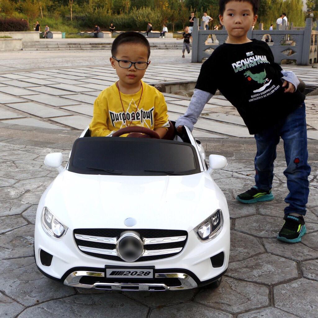 Ô tô xe điện trẻ em BABY KID MERCEDES KP-2028 đồ chơi vận động cho bé 2 chỗ 4 động cơ (Đỏ-Trắng)