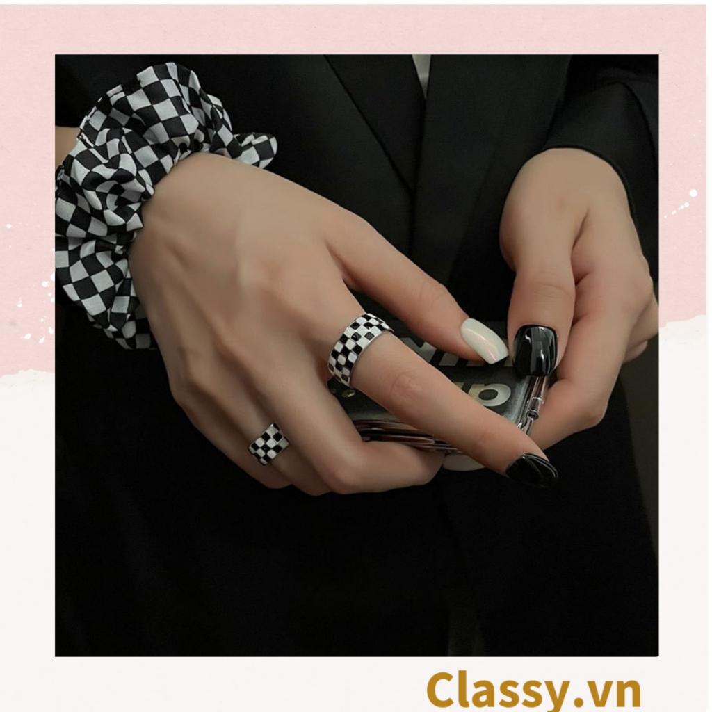 Nhẫn hở họa tiết bàn cờ phối xanh và đen độc đáo Classy PK1395