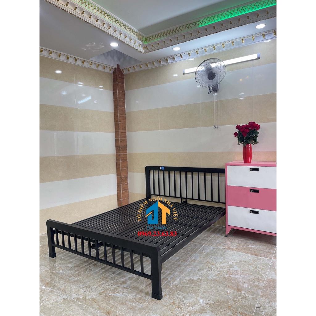 Giường sắt mỹ nghệ vuông ĐẠI THÀNH 1M4X2M