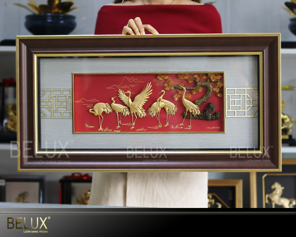 Tranh Tùng hạc diên niên dát vàng 24K kích thước 81 x 42cm