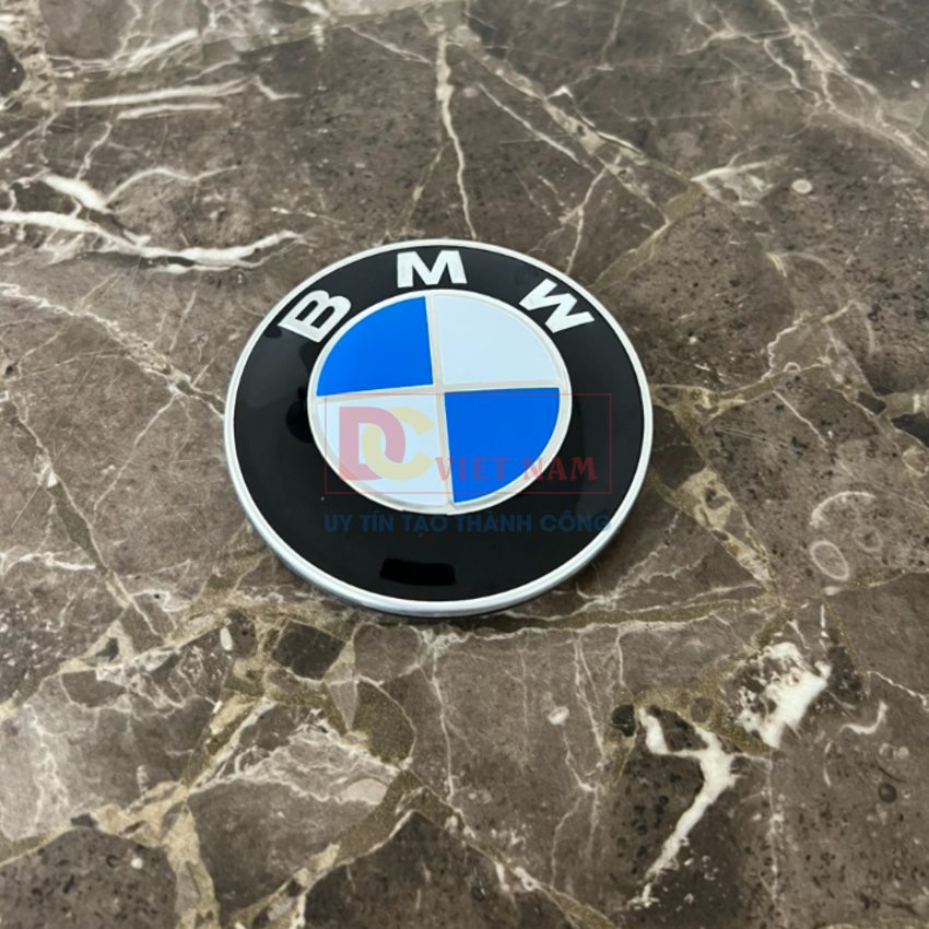 Logo biểu tượng gắn trước xe ô tô BMW Series 7 chân cài 3 chấu, đường kính 95mm GF15