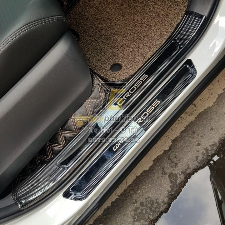 Bộ Ốp bậc cửa, Nẹp bước chân Toyota Corolla Cross 2020 - Mẫu Titan
