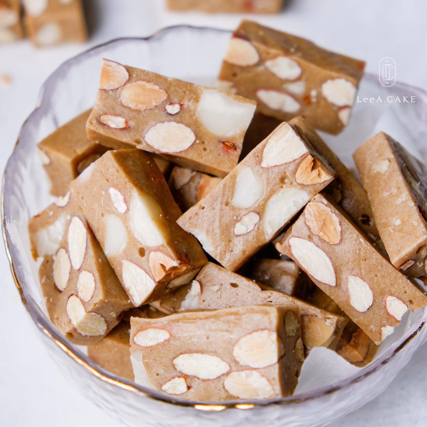 Bánh Nougat - Kẹo Hạnh Phúc Oki Oki Vị Socola Hạnh Nhân Ngọt Nhẹ Tự Nhiên Mềm Dẻo Thơm Ngon (240g/Hộp)