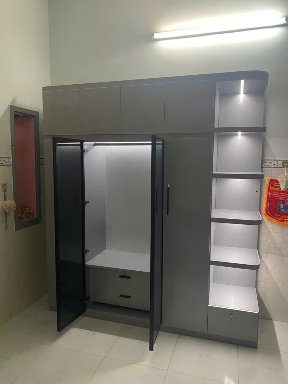 Tủ áo kệ kèm ngăn tủ cánh kính 2m x 2m4 x sâu 48 cm