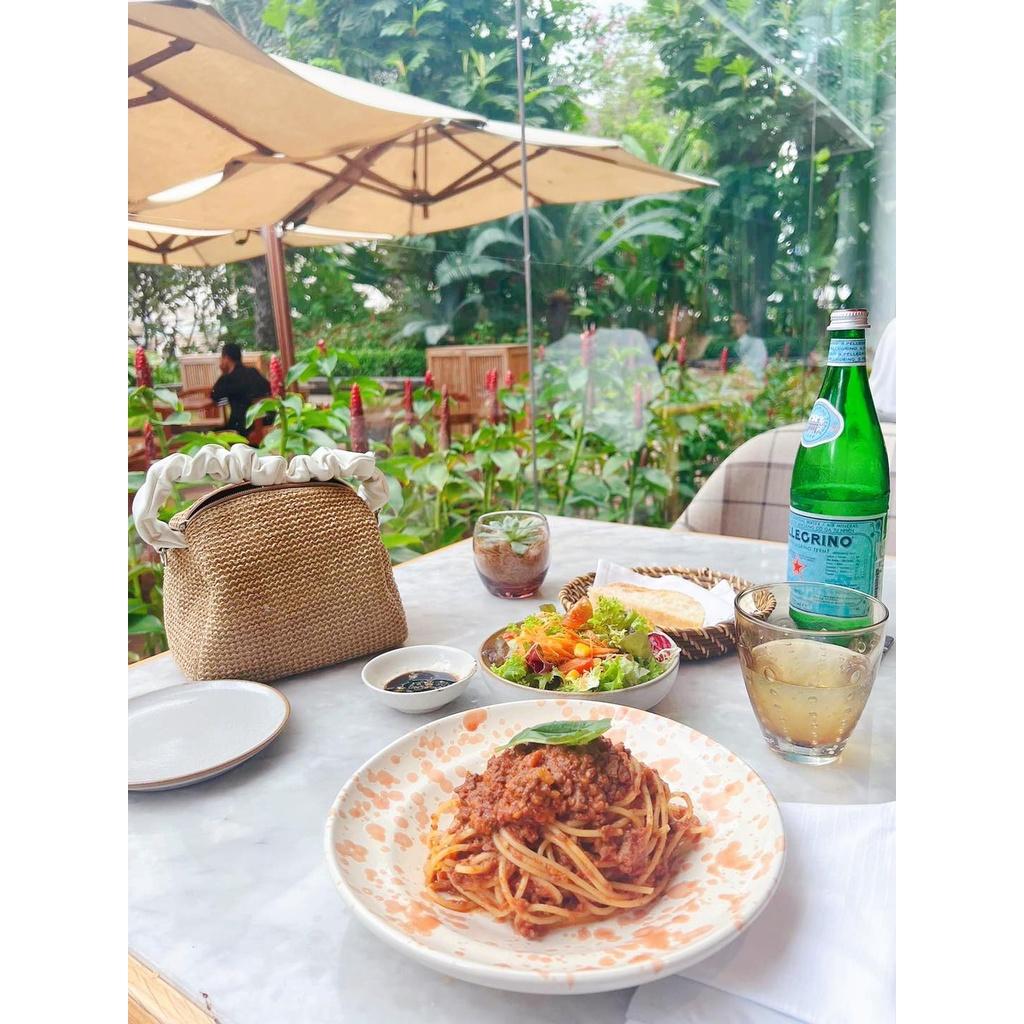 Túi xách cầm tay có dây đeo chéo viền nhún xinh lắm luôn nha