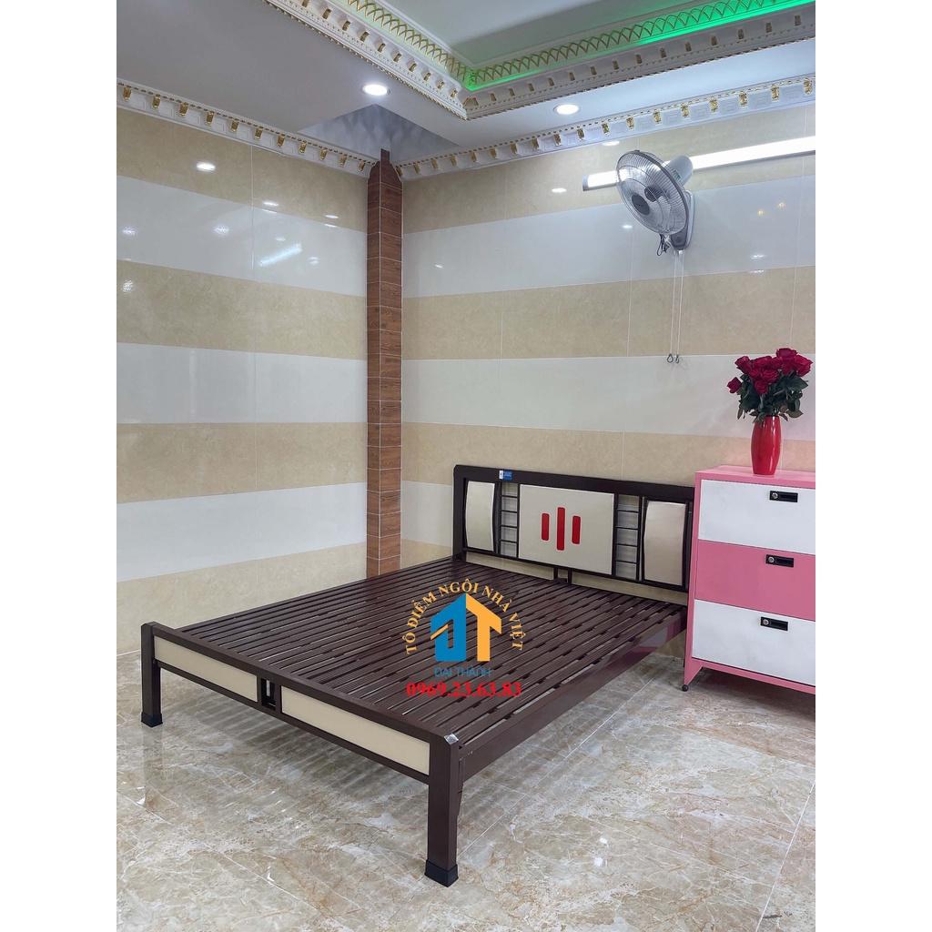 Giường sắt hộp kiểu gỗ ĐẠI THÀNH 1M4X2M - Mẫu 02