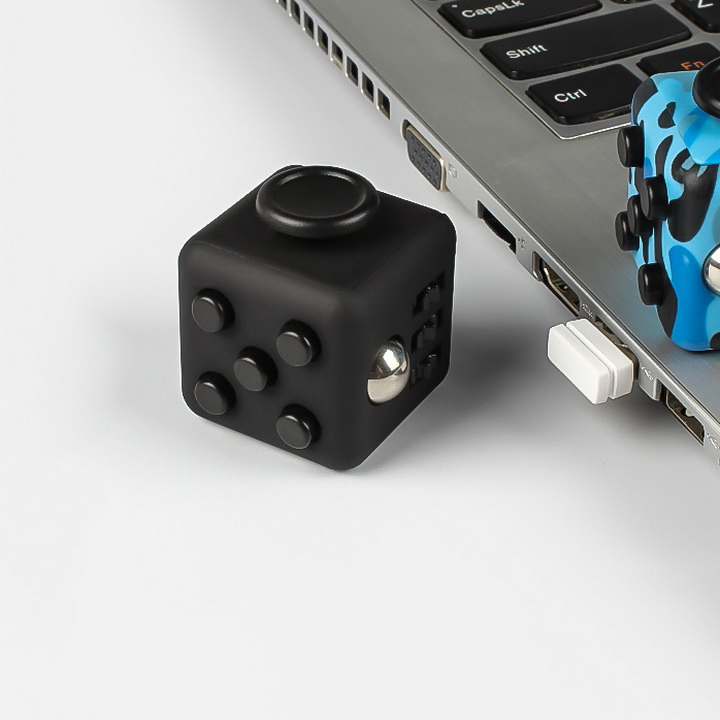 Fidget Cube khối vuông thần kì giảm stress - Màu ngẫu nhiên