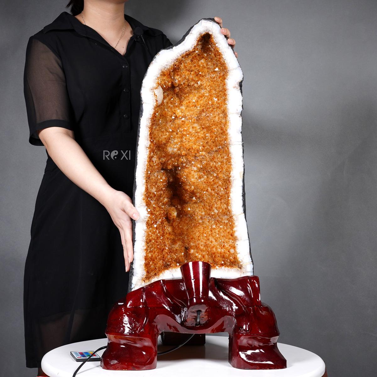 Động thạch anh vàng 33,9kg nguyên đá - cao 72cm