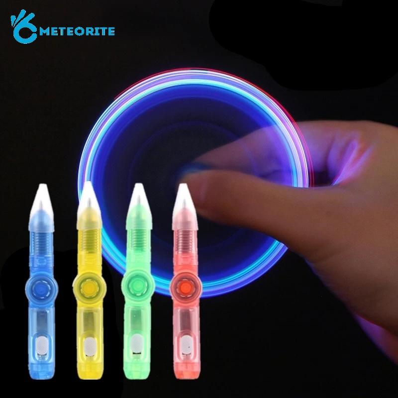 Bút Xoay Có Đèn LED Phát Sáng Nhiều Màu Vui Nhộn