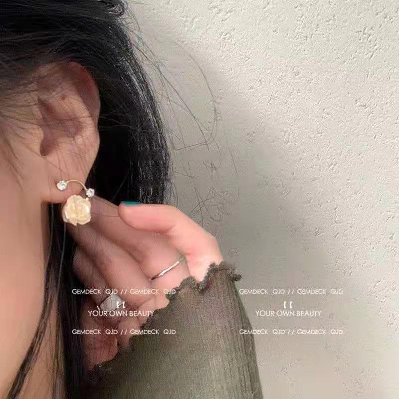 Khuyên tai, bông tai nữ nhẹ nhàng hoạ tiết bông hồng trắng - A0110