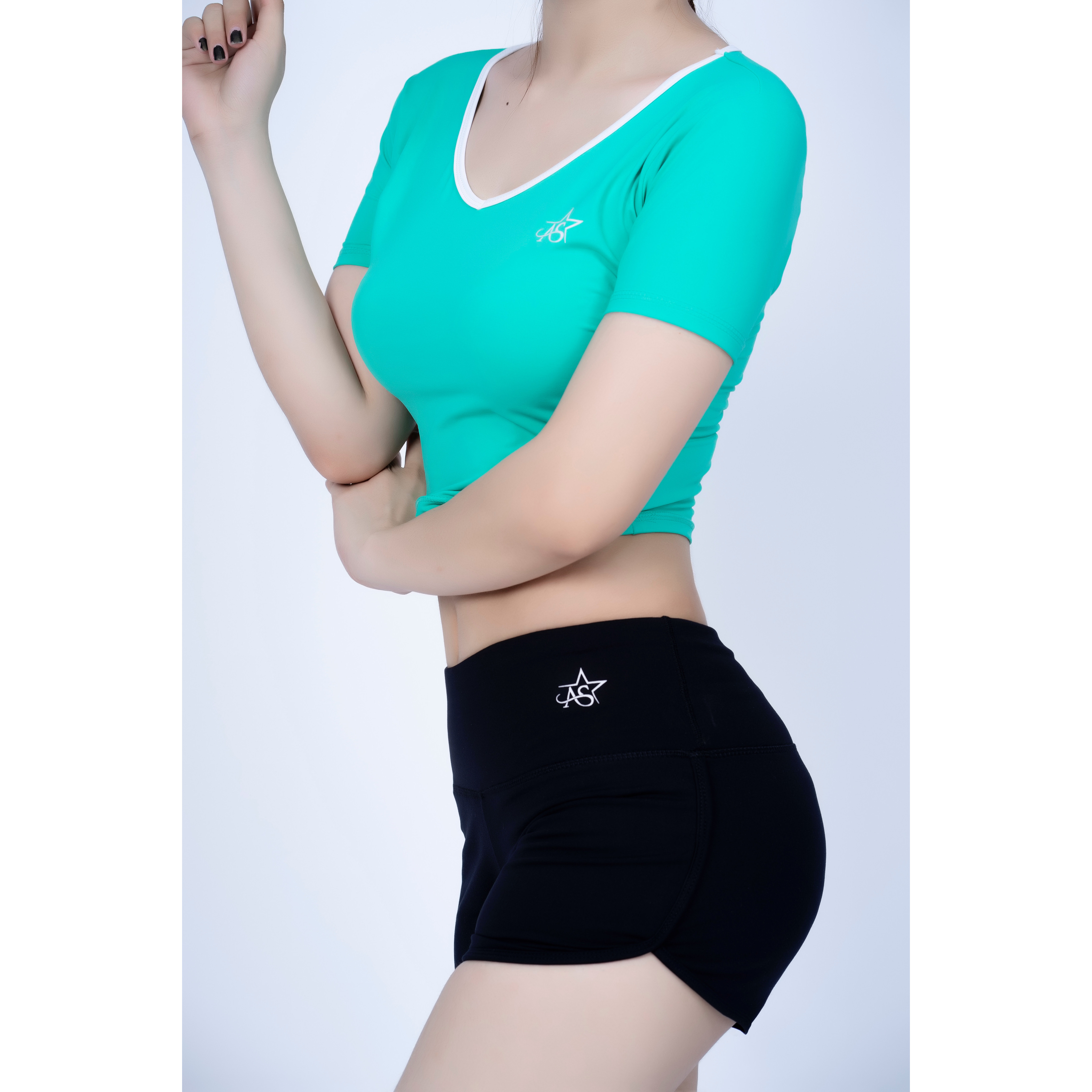 Bộ tập thể thao nữ quần short áo croptop có tay 4 màu