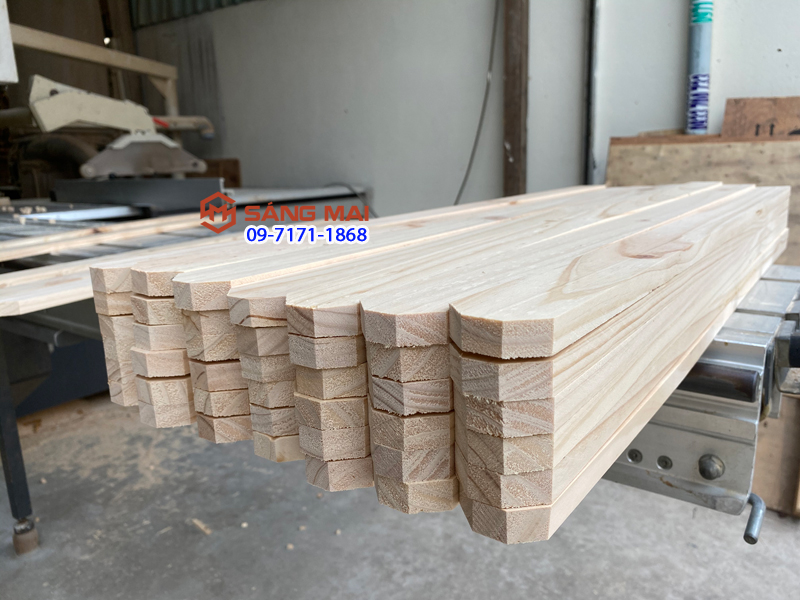 Thanh gỗ thông làm hàng rào dài 80cm x 4,5cm x 1,5cm + láng mịn 4 mặt