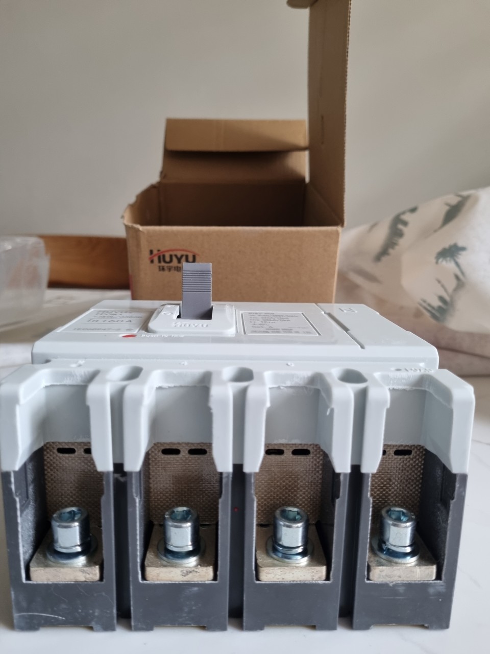Áp tô mát HUYu HYM1-250L/ 4300B 4P 160A 25kA