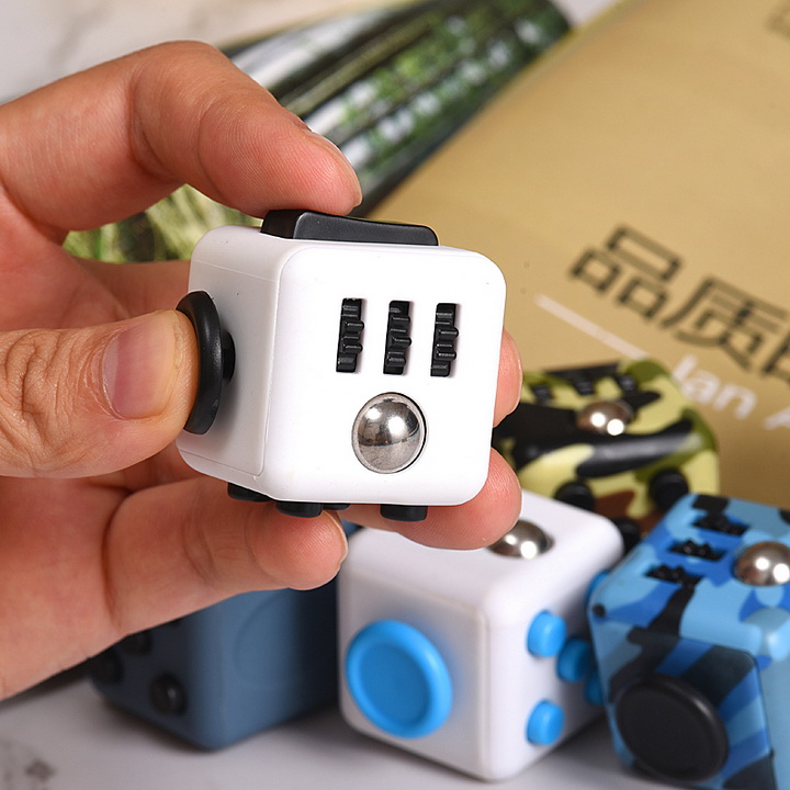 Fidget Cube khối vuông thần kì giảm stress - Màu ngẫu nhiên