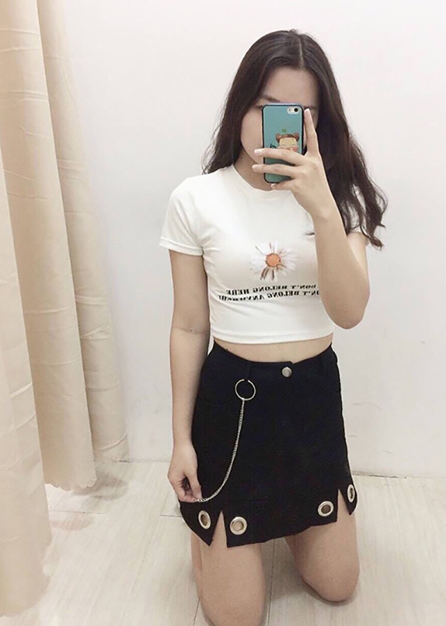 Áo croptop họa tiết hoa cúc