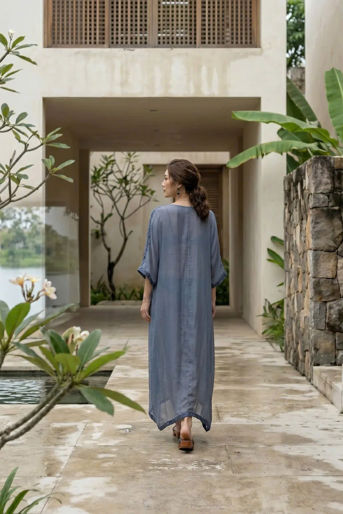 Đầm Suông Dài Kaftan Xanh Phối Hoạ Tiết Lam Vũ Dre240 thời trang Hity
