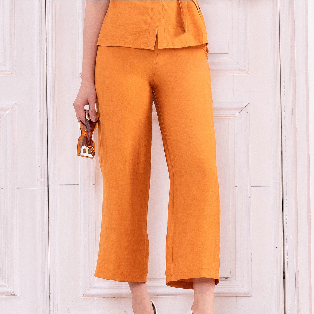 Bộ Đồ Nữ Công Sở UK Fashion Áo Sơ Mi Ngắn Tay Phối Quần Ống Rộng, Chất Liệu Vải Hàn Cao Cấp NKBD2204008