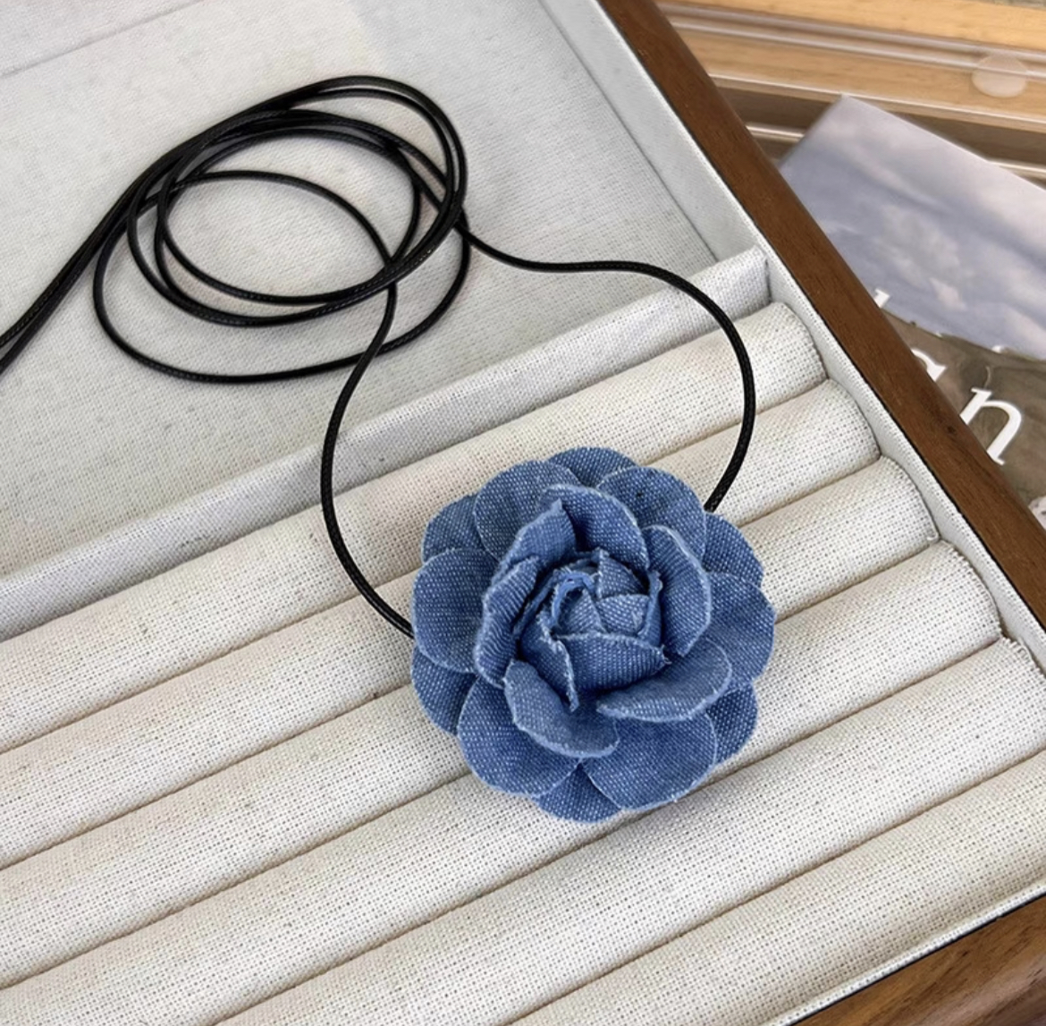 Vòng cổ chocker hoa jean cột nơ hottrend