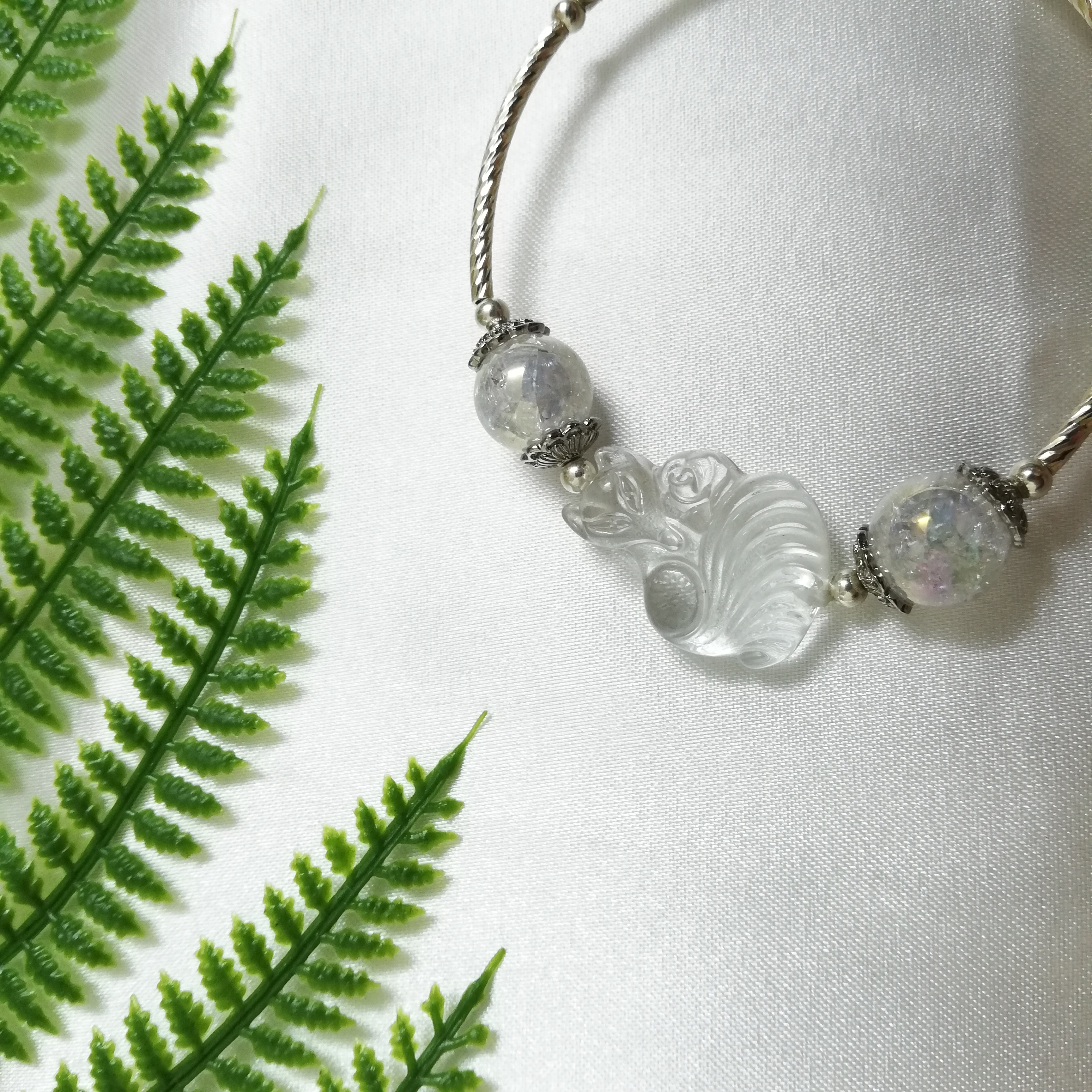 Vòng Tay Hồ Ly Đuôi Xòe Topaz Trắng Phối Thạch Anh Tuyết Nhũ Bạc Mix Charm Bạc