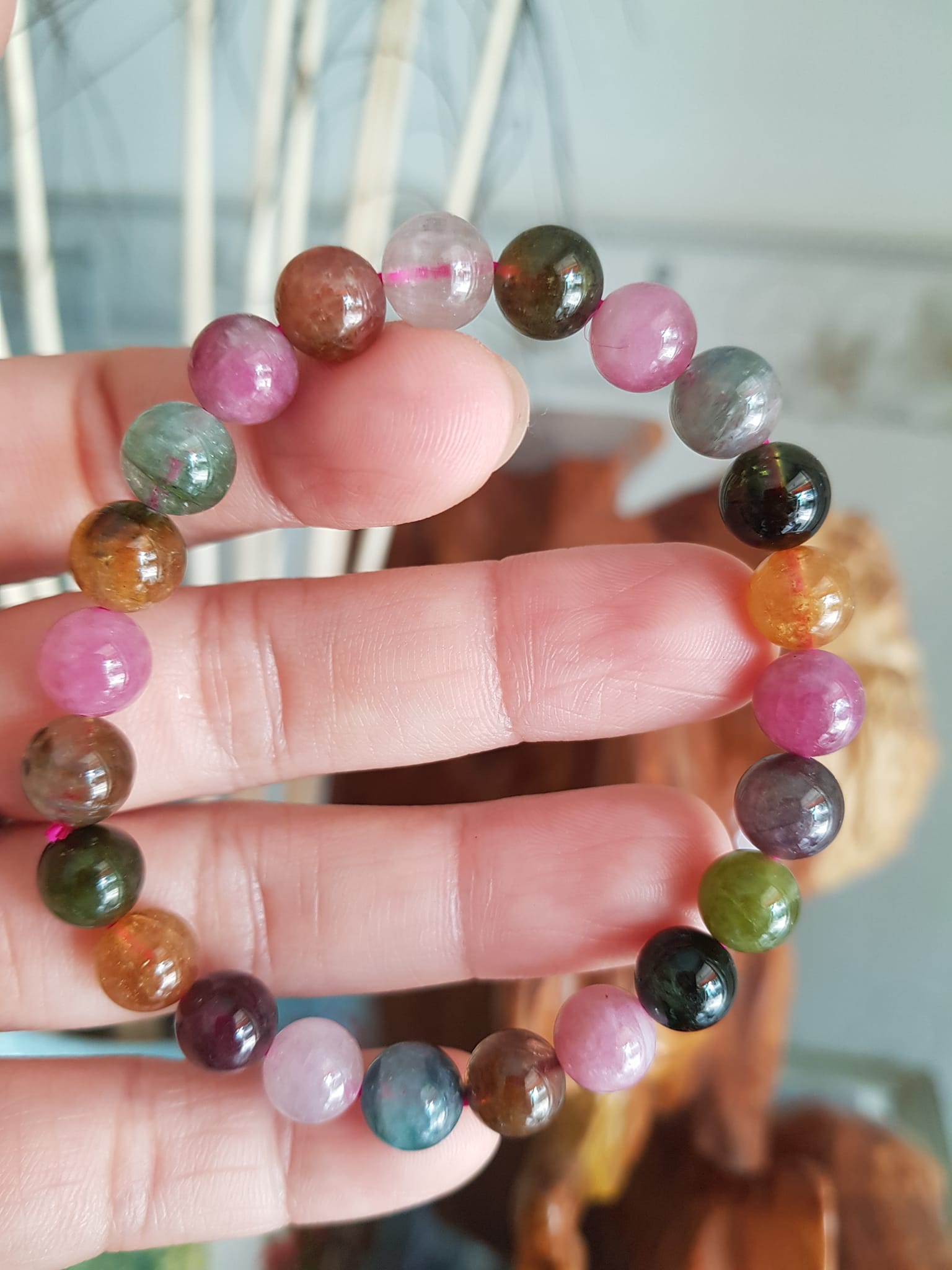 Vòng tay phong thủy đá tourmaline tự nhiên size vòng 8ly bóng mượt đẹp Nữ đeo vòng tay đá tourmaline màu tươi trẻ bóng mượt đem đến sự may mắn, vui tươi, thịnh vượng tài lộc ạ
