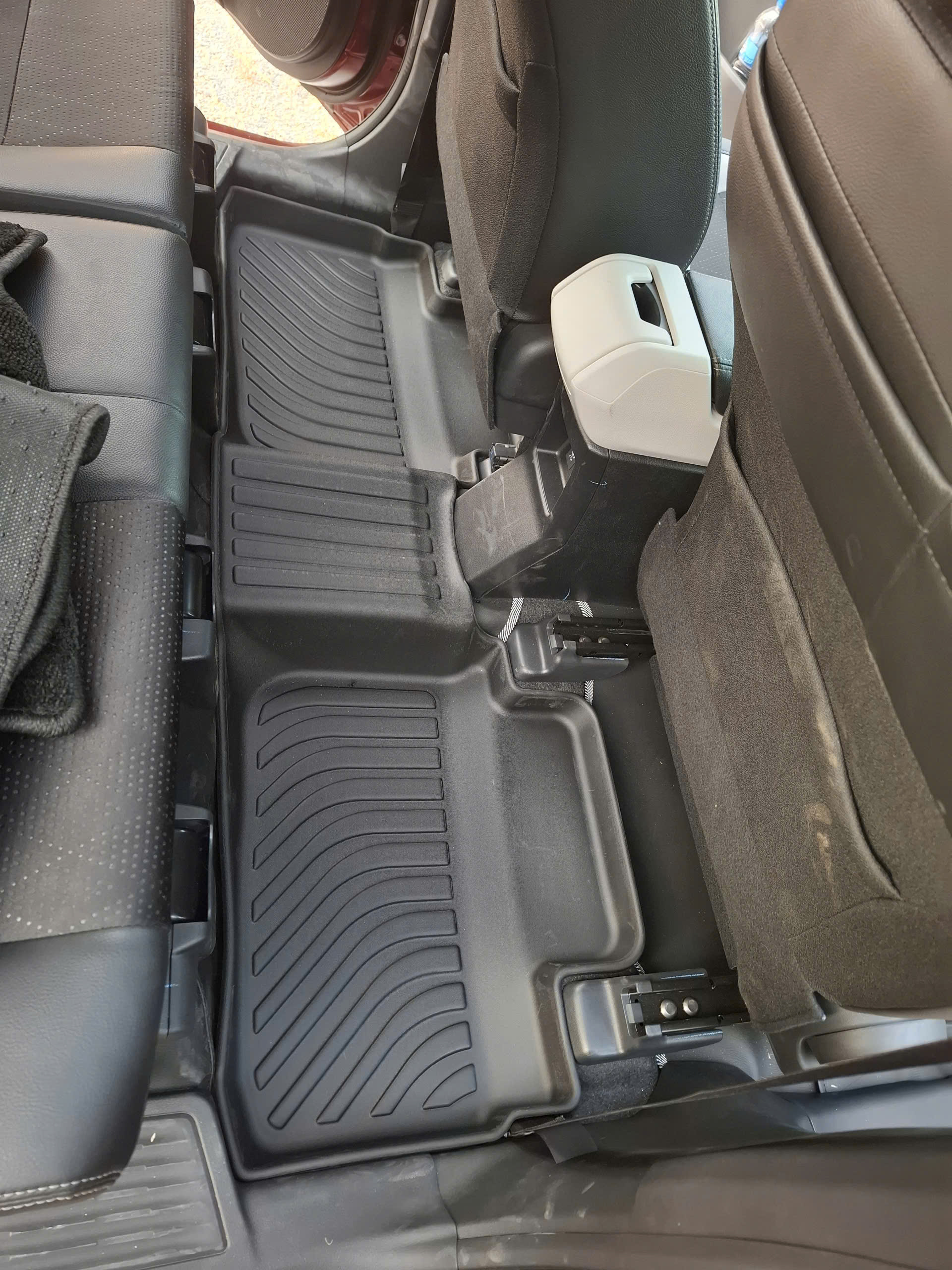 Thảm lót sàn xe ô tô Toyota Veloz/ Avanza 2022 Nhãn hiệu Macsim chất liệu nhựa TPE cao cấp màu đen