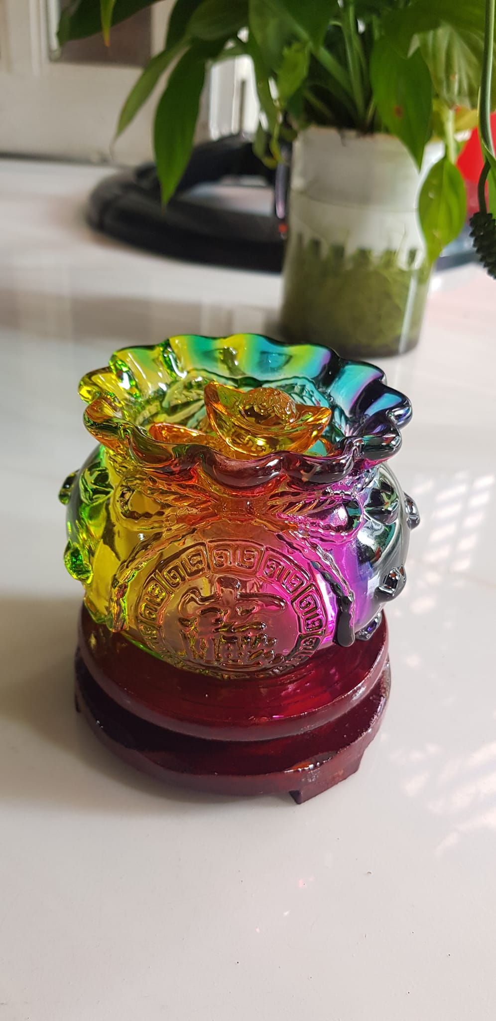 Tượng Phong Thủy Thố tụ tài tứ quý tài lộc mới màu tứ quý sáng đẹp 10 thỏi xiền vàng đá lưu ly tự nhiên đế gỗ size trung đk 11cm Cao 11cm cả đế thố cao 7,5cm Mệnh Kim Mộc Thủy Hỏa Thổ đặt bàn làm việc bàn thờ thần tài có ý nghĩa trong việc tăng tài vận ạ