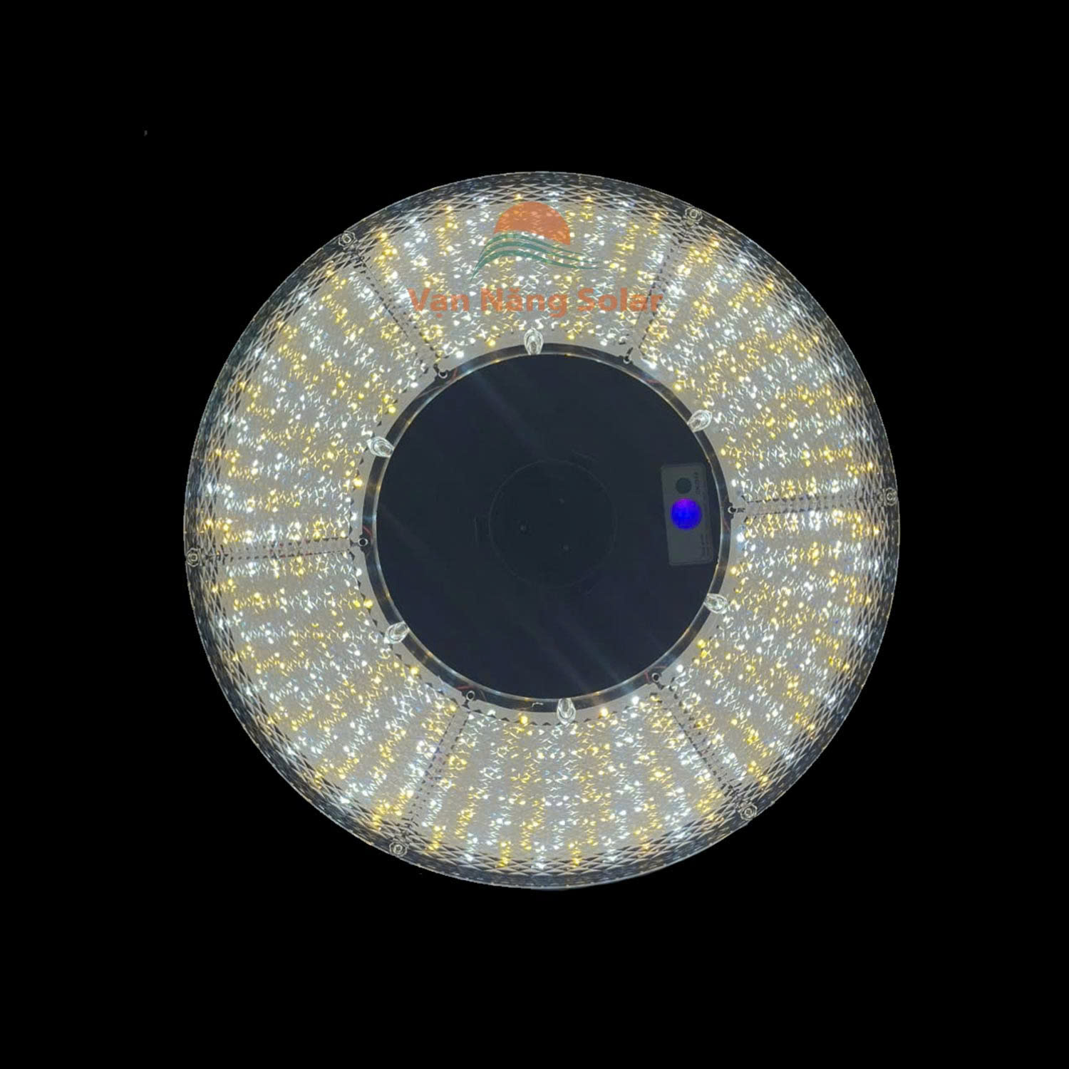 Đèn năng lượng mặt trời sân vườn UFO 3 màu kim cương