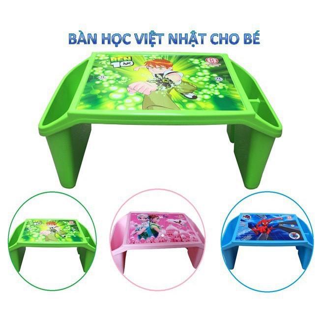 Bàn học cho bé bàn học nhựa có ngăn để bút viết – nhiều màu cho bé lựa chọn