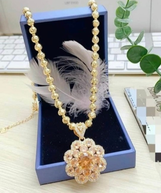 Dây chuyền nữ mạ vàng đính đá kiểu dáng bông hoa mạ vàng -- phù hợp với tất cả trang phục, dây chuyền đẹp, dây chuyền quý phái, dây chuyền thanh lịch