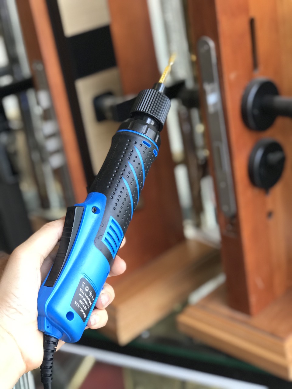 MÁY BẮN VÍT C-MART C0045