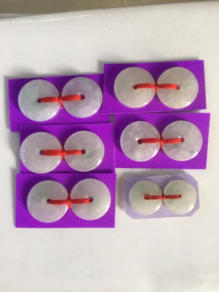 Đôi bông tai đá cẩm thạch trắng tự nhiên đẹp Size đk 15mm x dầy 3mm Nữ về bọc làm đôi bông tai vàng đeo đẹp ạ Mệnh Kim Thủy hợp ạ Chất liệu đá cẩm thạch tự nhiên