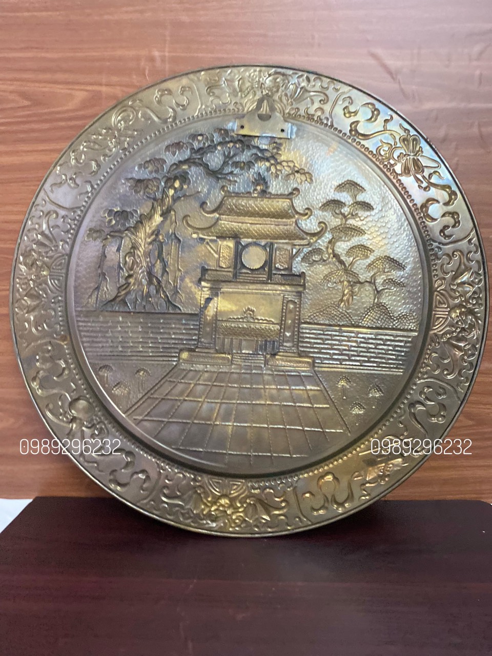 Mâm chạm nổi họa tiết Khuê Văn Các bằng đồng treo tường