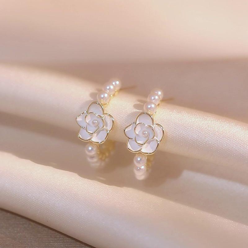 Khuyên tai bông tai nữ hoa trắng đính hạt trai đẹp Ring House