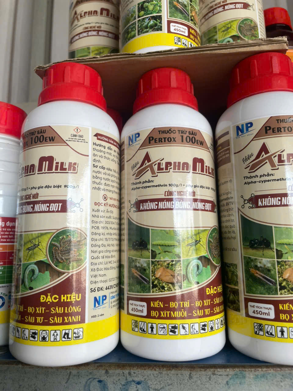 Thuốc trừ sâu đặc trị bọ trĩ, bọ xít muỗi, sâu xanh, sâu tơ và rệp sáp Pertox 100EW (Alpha milk) 450ml