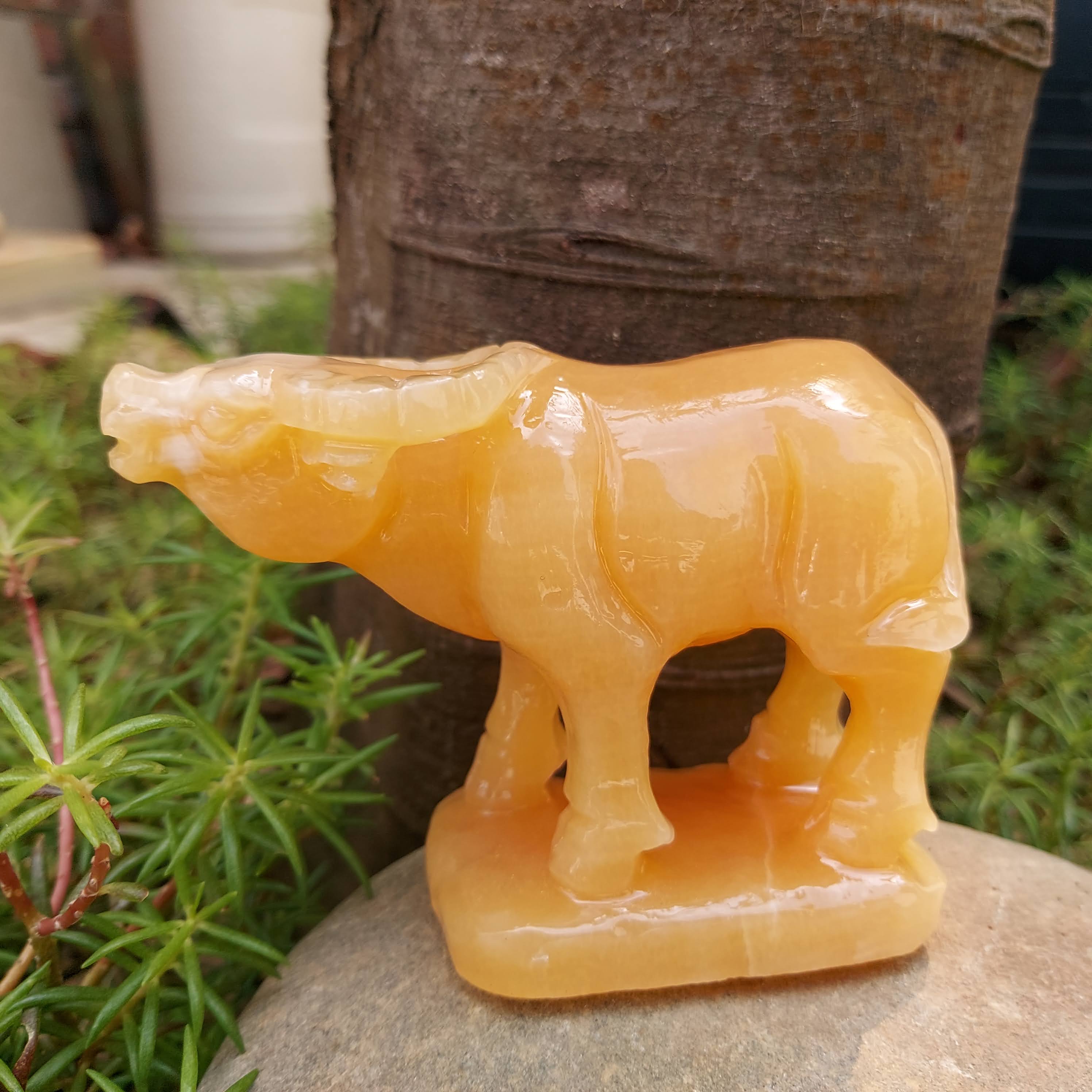 Tượng trâu đá ngọc hoàng long 12 con giáp phong thủy 10cm - đá Non Nước