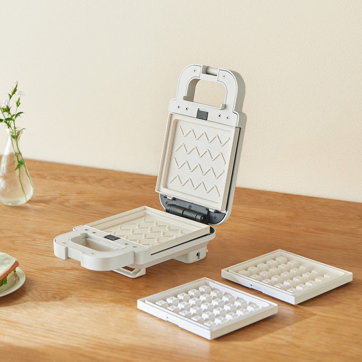 Máy kẹp nướng bánh LocknLock EJB126IVY - Hàng Chính Hãng