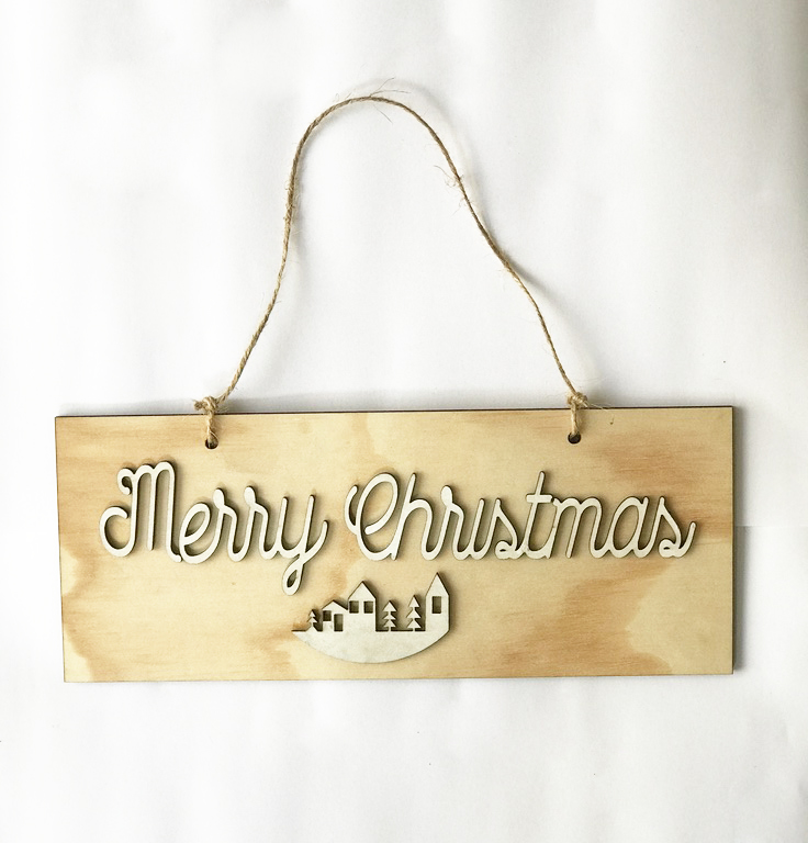 Phụ kiện trang trí Noel: Bảng treo cửa vintage hình chữ nhật khắc nổi 3D chữ Merry Christmas và ngôi nhà xinh xắn bằng gỗ