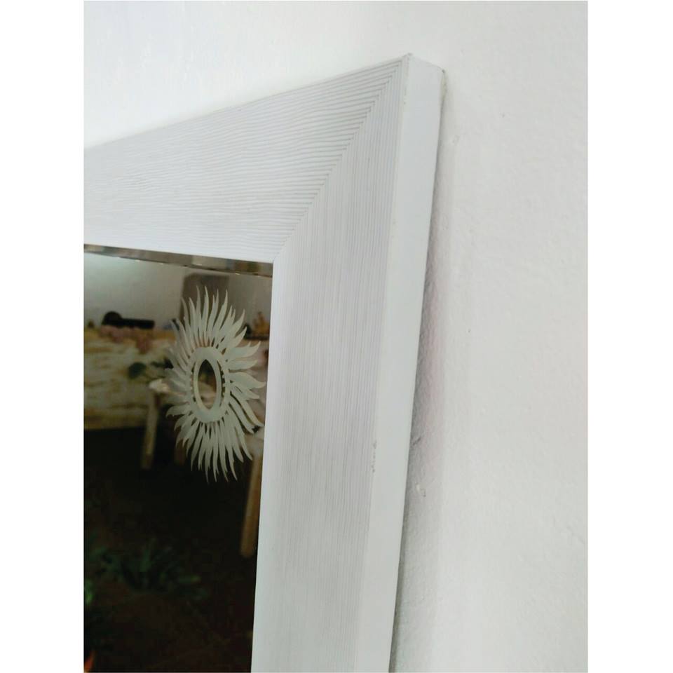 Gương soi khung trắng có vân KT 55x70 cm [KIBATH-TS5PHV]