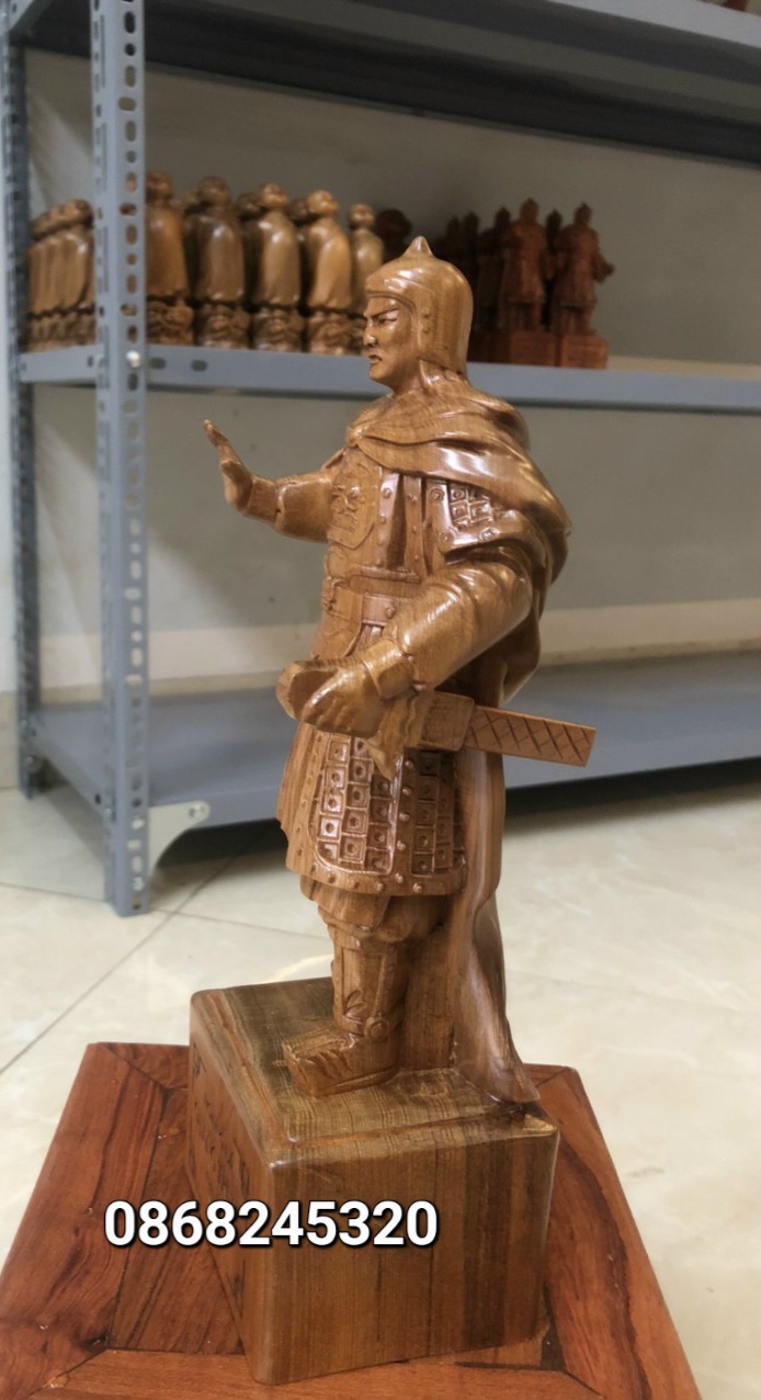 TƯỢNG HOÀNG ĐẾ QUANG TRUNG BẰNG GỖ BÁCH XANH THƠM NỨC KT CAO 30×10×8CM