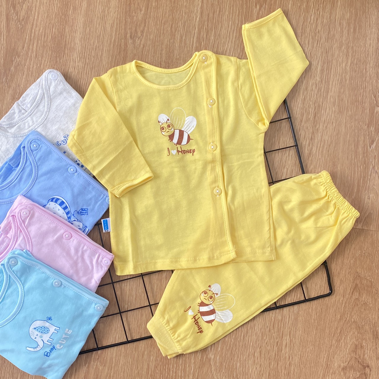 COMBO 3 Bộ quần áo sơ sinh cotton THT-FR GGY | Mẫu Tay Dài Cài Lệch Màu | Size 1 - 3 cho bé sơ sinh - 9 kg| Chất vải thun cotton 100% xịn, đẹp, mềm, họa tiết xinh | Hàng Việt Nam | quần áo trẻ em