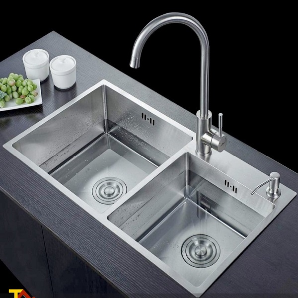 Combo Chậu Rửa Chén Đúc Inox 304 Kích Thước 82x45 cm ,vòi rửa chén vuông nóng lạnh,bình xà phòng , rỗ đựng chén